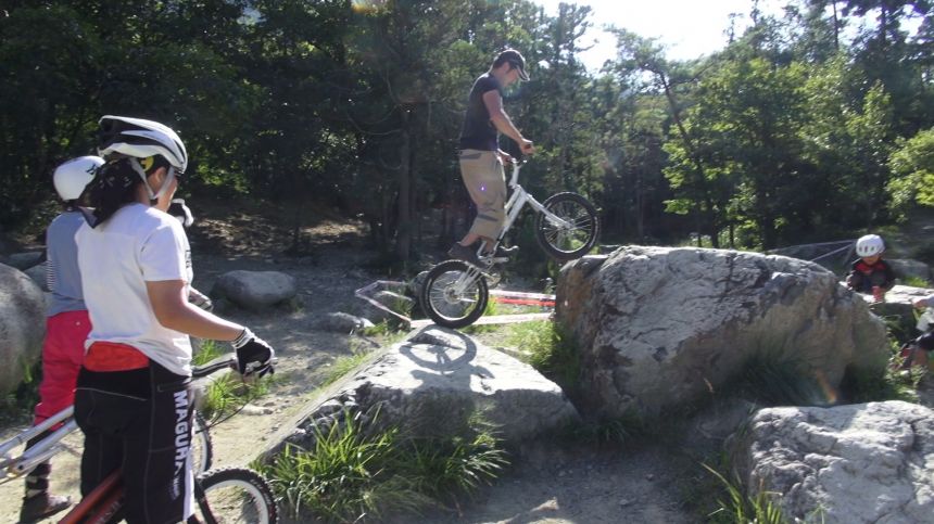 http://biketrial.tw/images/forum/2012/dsc00406.jpg